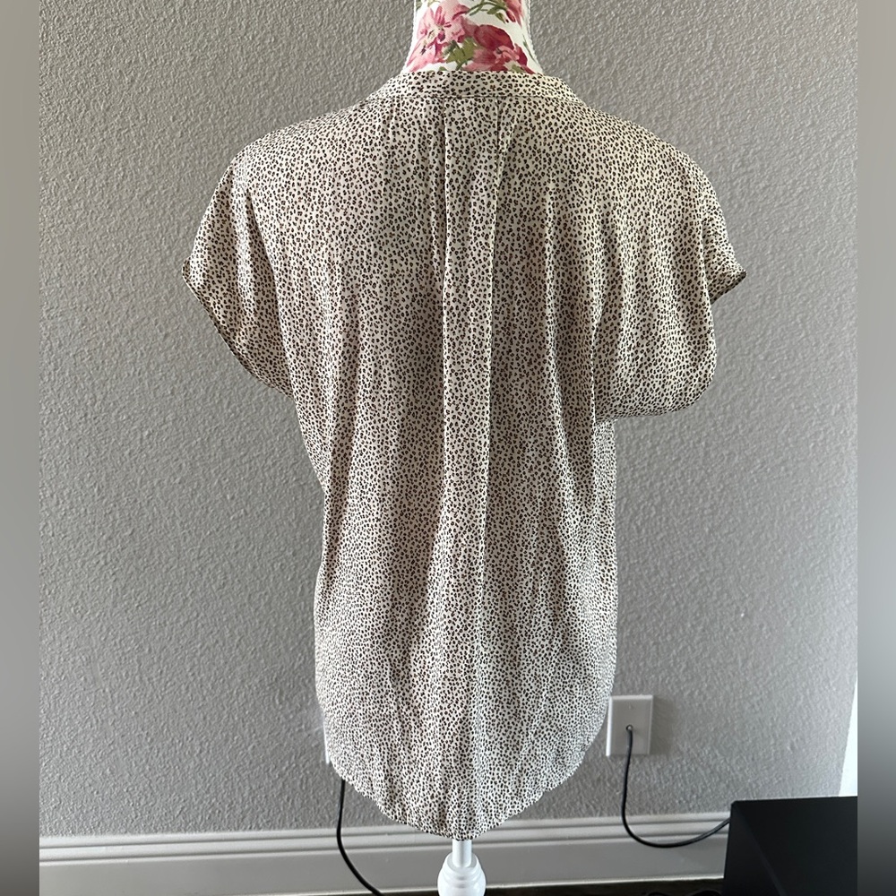 Banana Republic sleeveless blouse medium animal print cheetah button front - Picture 3 of 15